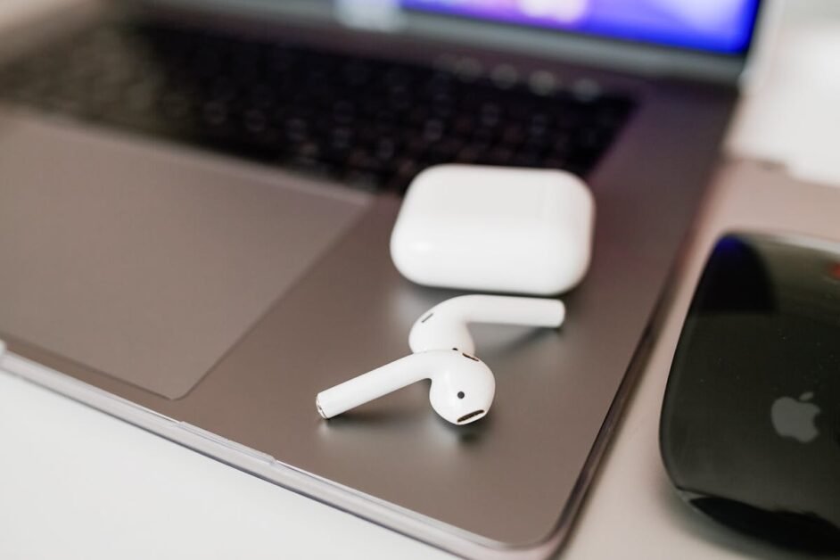 link airpods to laptop